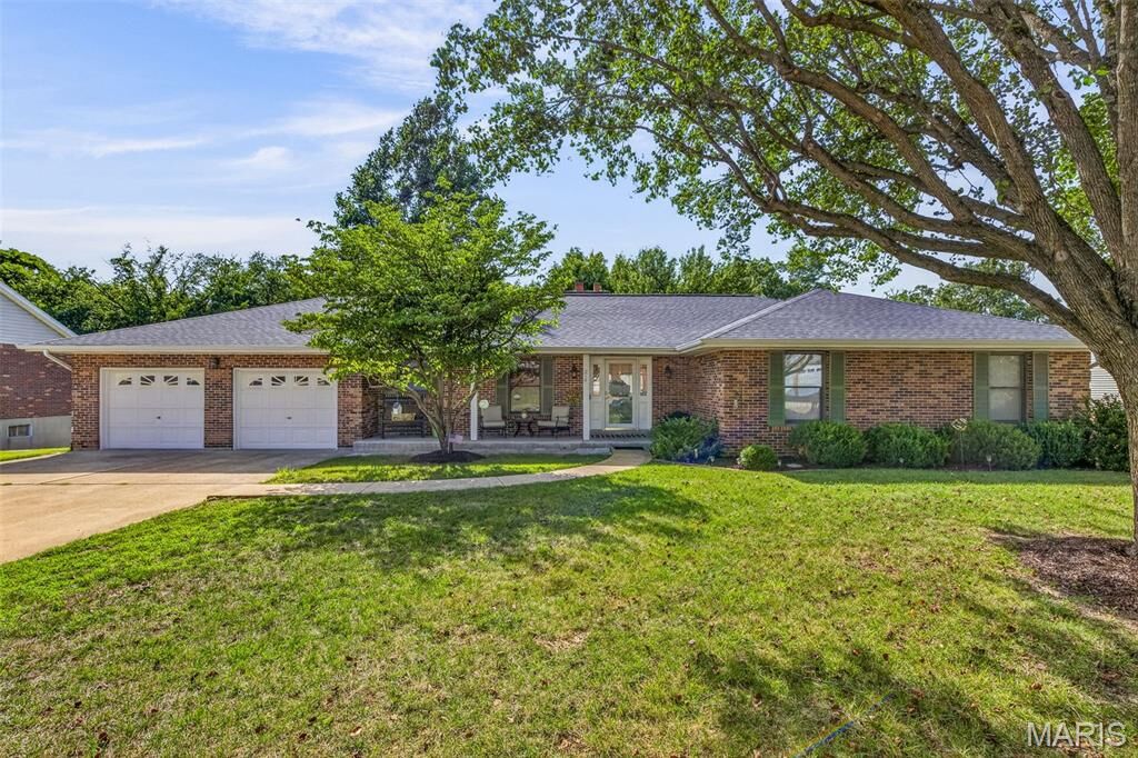 Property Photo:  214 Alexander Court  MO 63028 