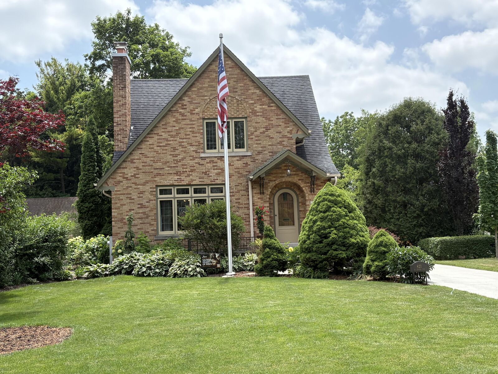 Property Photo: 821 W Grand Ave WI 53074