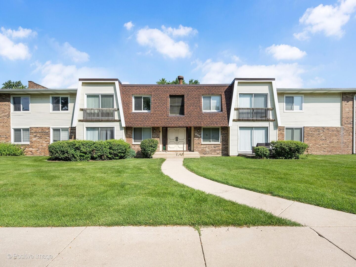 Property Photo:  3018 Roberts Drive 8  IL 60517 