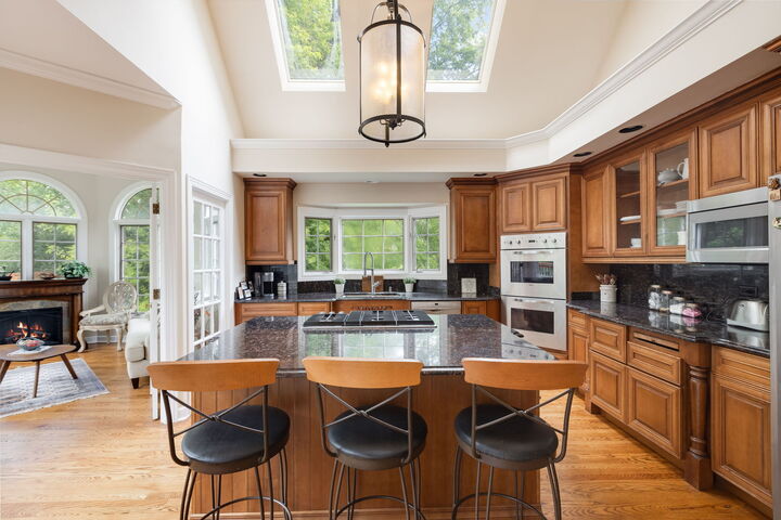 Property Photo:  30W174 Forsythia Lane  IL 60184 