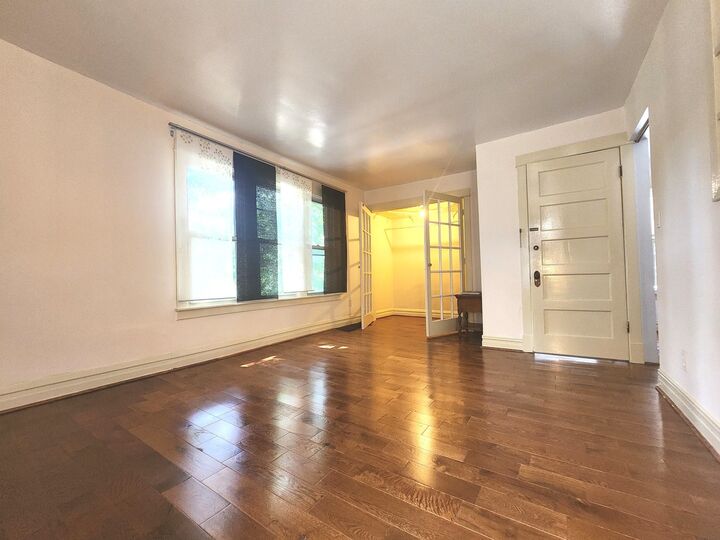 Property Photo: 1018 S Maple Avenue 2 IL 60304