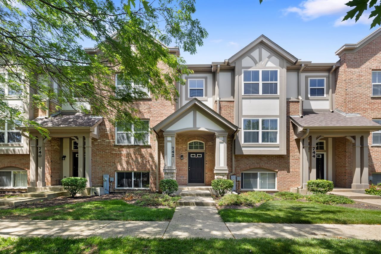 Property Photo:  742 June Terrace  IL 60047 