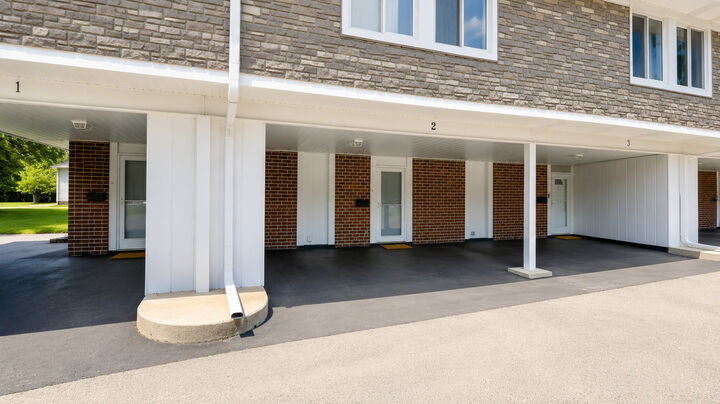 Property Photo: 2 Cour Masson IL 60465