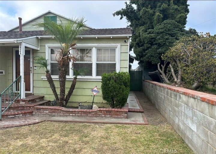 Property Photo: 1424 W 113th CA 90047