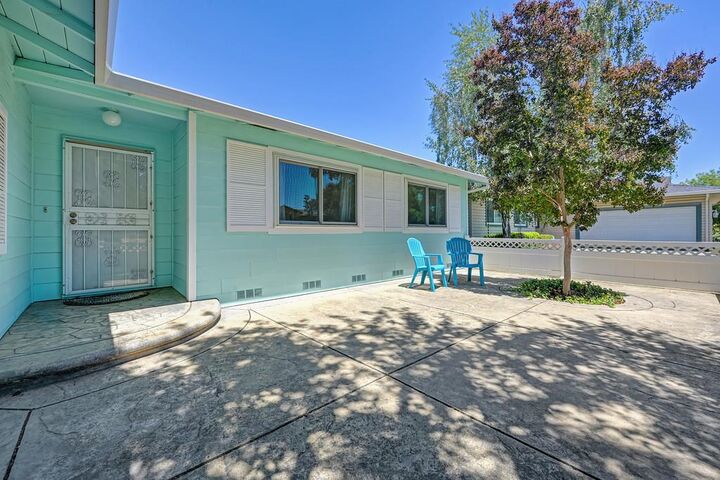 Property Photo: 6447 Rexford Way CA 95608