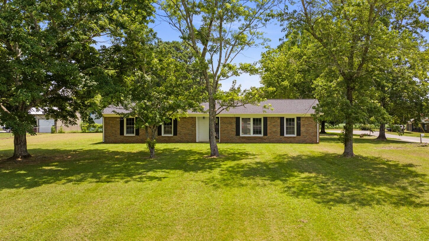 Property Photo:  4 Park St  TN 37334 