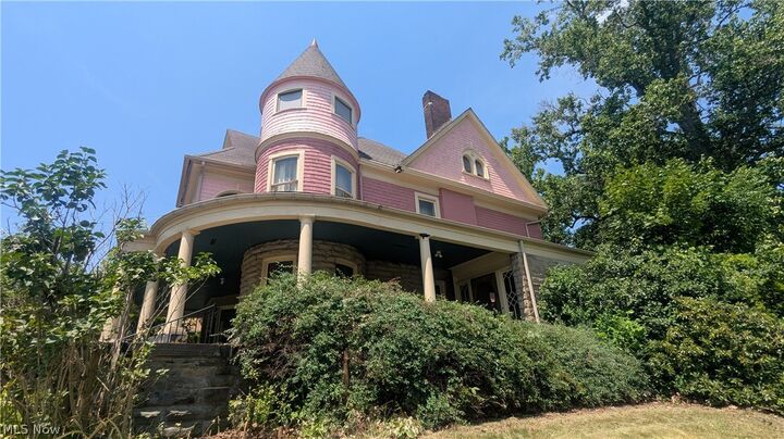 Property Photo: 204 Broadway Avenue OH 44504