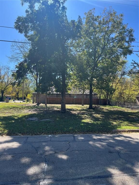 Property Photo: 618 Freeman Street TX 75482