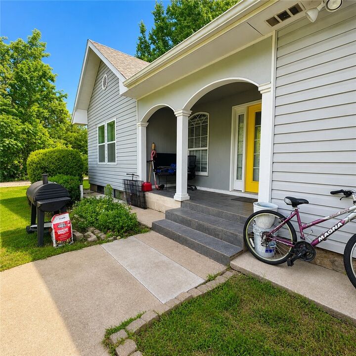Property Photo:  1008 N D Street  AR 72756 