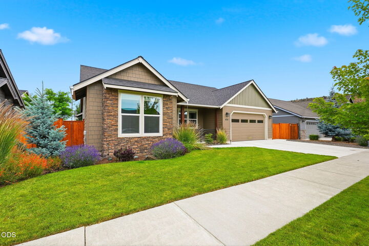 Property Photo: 406 SE Sumner Drive OR 97754