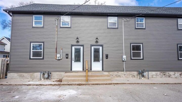 Photo de la propriété: 55 Winniett Street ON N3T 1M6