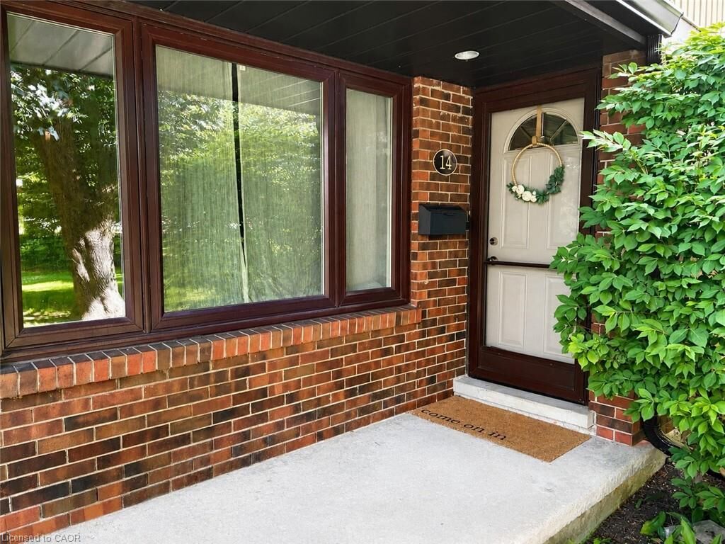 Property Photo:  279 Sandowne Drive 14  ON N2K 2C1 