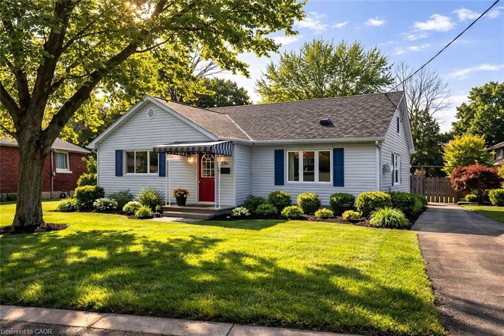 Property Photo:  168 Fifth Avenue 3  ON N2C 1P7 