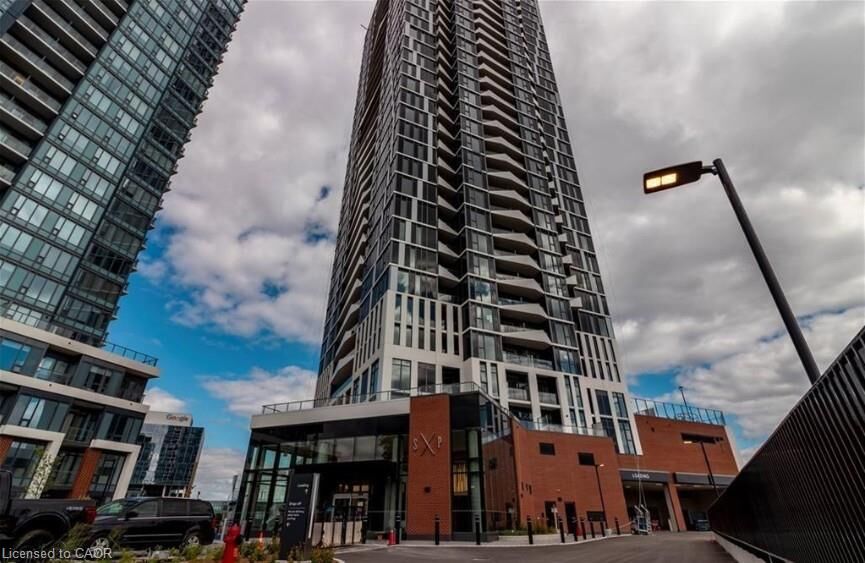 Property Photo:  25 Wellington Street S 3402  ON N2G 0G5 
