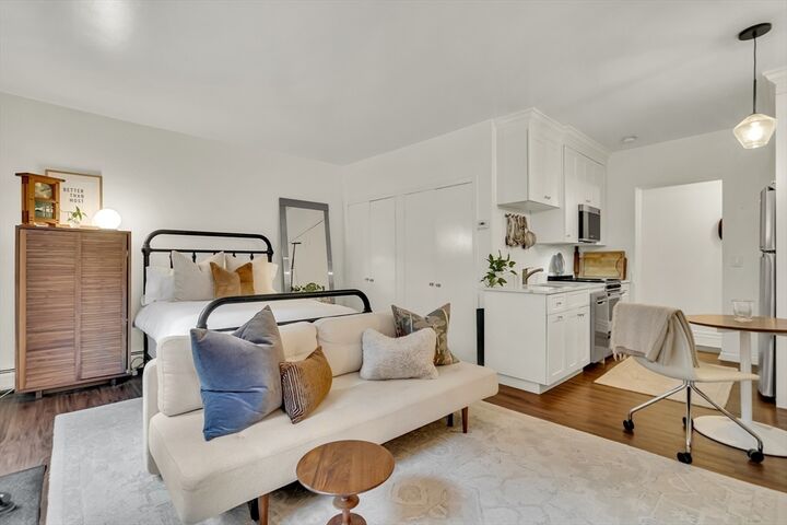 Property Photo:  40 Commonwealth Ave 1  MA 02116 