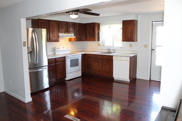 Property Photo:  26 Yorktown Ct 26  MA 01020 