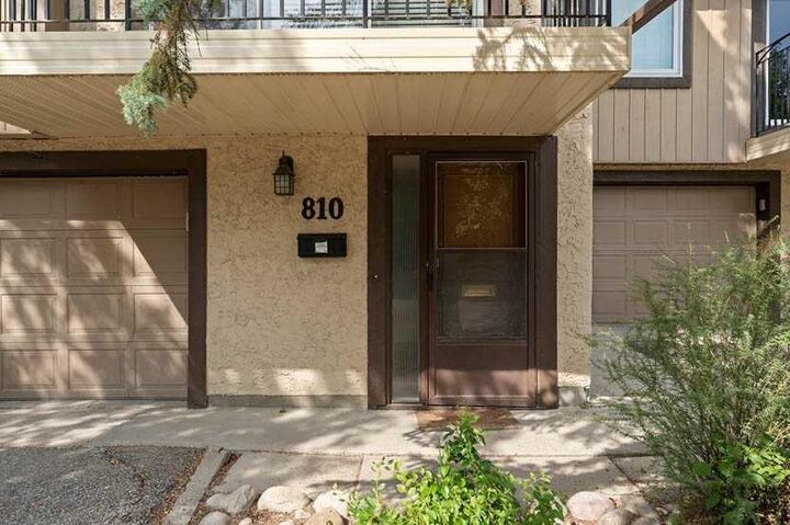 Property Photo: 3130 66 Avenue SW 810 AB T3E 5K3