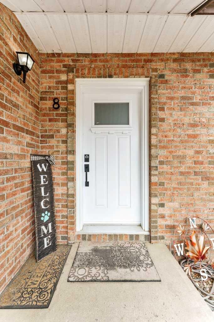 Property Photo: 8 Ross View Bay SE AB T1B 3H9