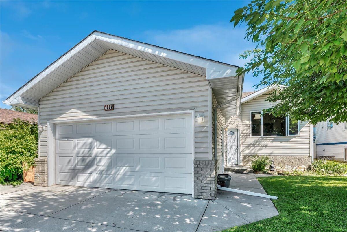 Property Photo: 418 1 Avenue NW AB T0L 0H0