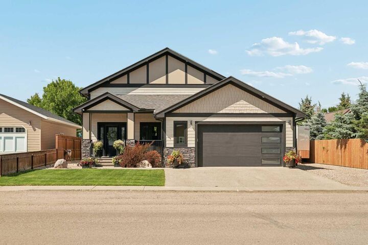 552 Rogers Avenue — photo 1