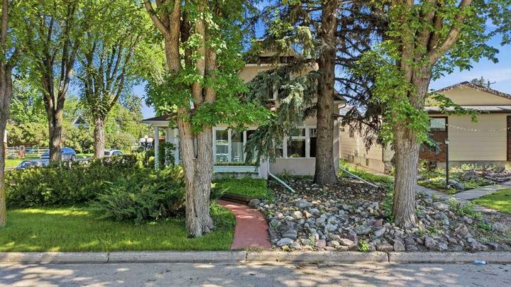 Property Photo: 4714 48 Avenue AB T9A 0M3