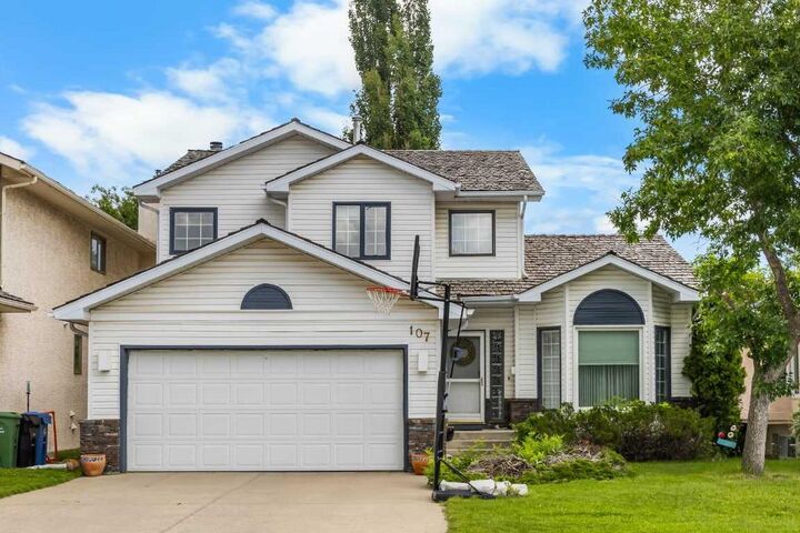 107 Hampshire Close NW — photo 1