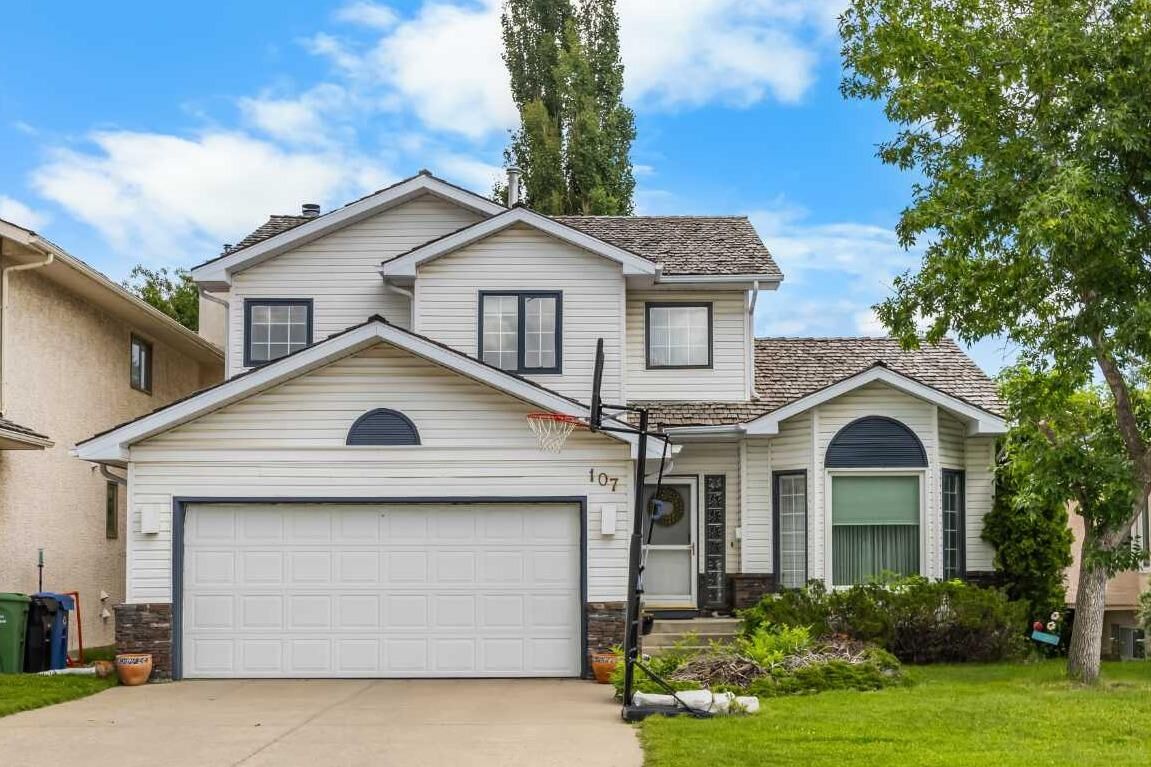 Property Photo: 107 Hampshire Close NW AB T3A 4X9
