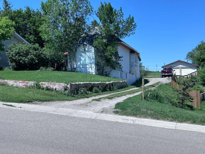 Property Photo: 61 2 Avenue E AB T0K 0K0