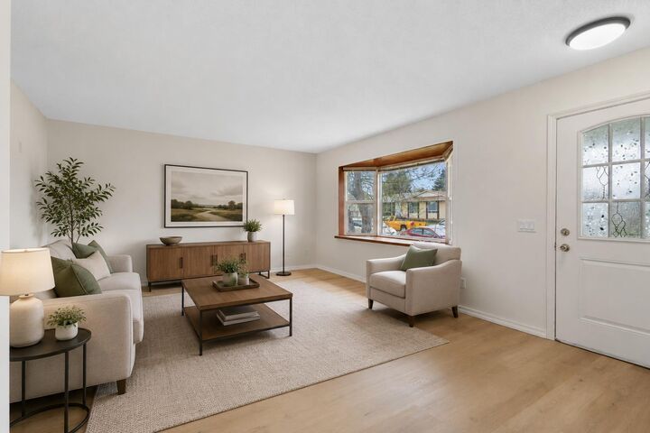 Property Photo:  268 Madeira Place NE  AB T2A 5T1 