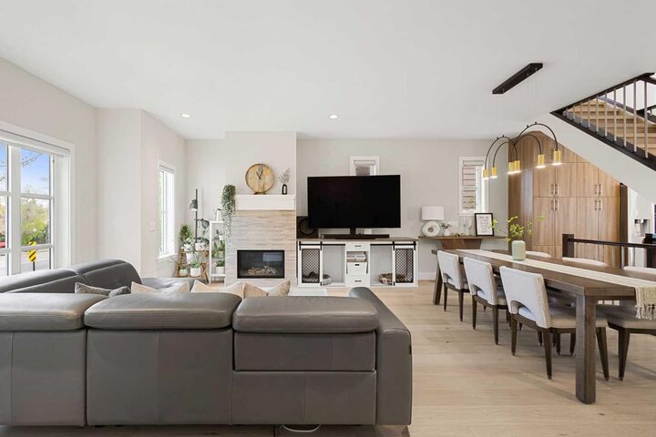 Property Photo:  3804 Sarcee Road SW  AB T3E 7W9 