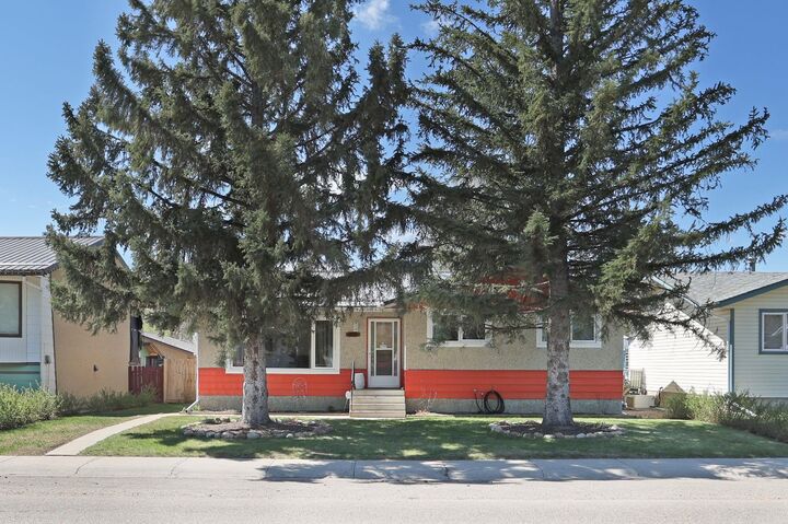 Property Photo:  59 Greenbrook Drive E  AB T1R 0J6 