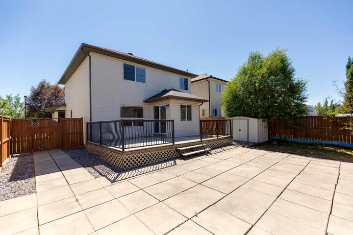 Property Photo: 225 West Lakeview Drive AB T1X 1S1