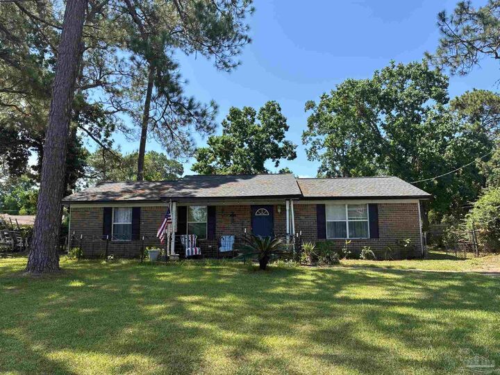 Property Photo: 8253 El Dorado Dr FL 32506