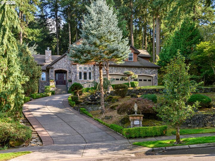 Property Photo:  11233 SE Rimrock Dr  OR 97086 