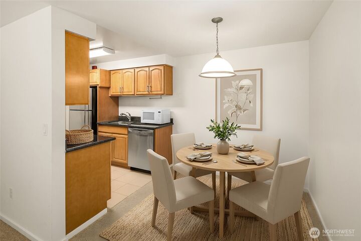 Property Photo: 11208 NE 68th 114 WA 98033