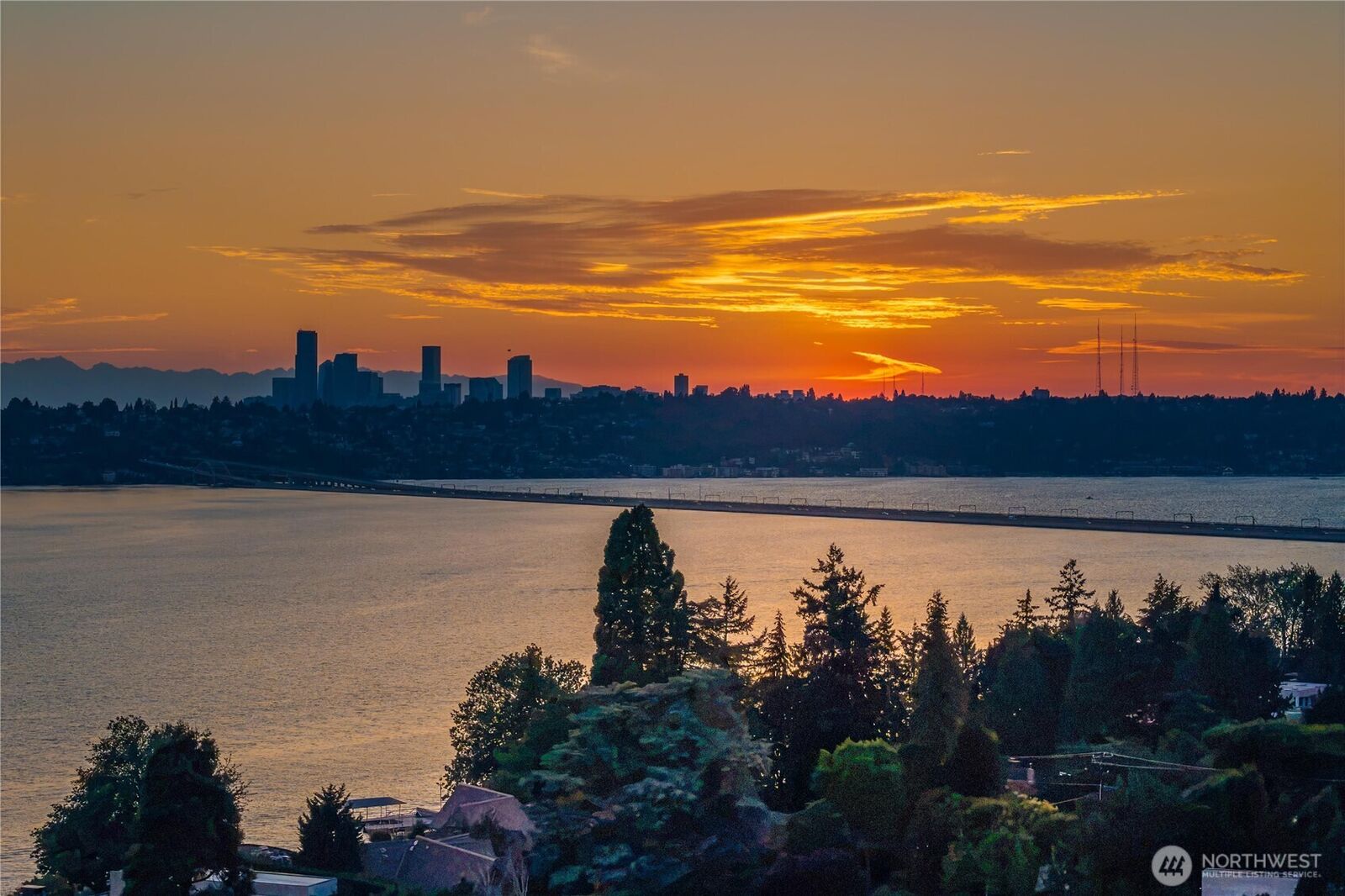 Property Photo: 3410 W Mercer Way WA 98040