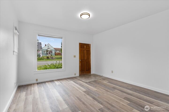 Property Photo: 2307 Rockefeller Avenue WA 98201