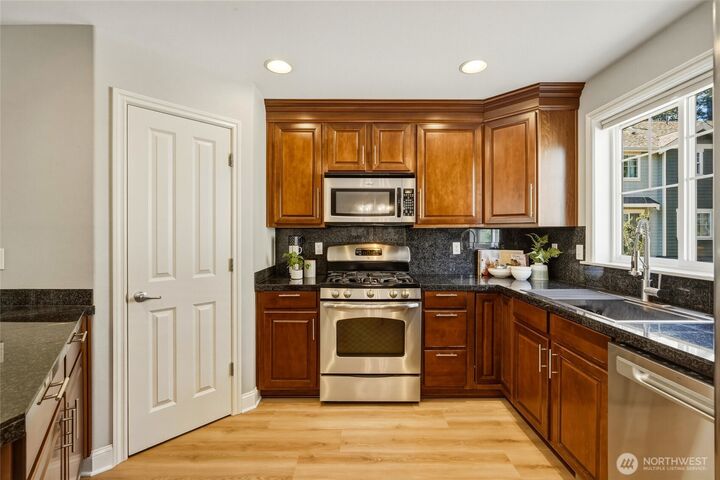 Property Photo:  21410  50th Avenue W 2  WA 98043 