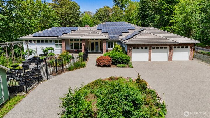 Property Photo:  28632 SE 8th Street  WA 98024 
