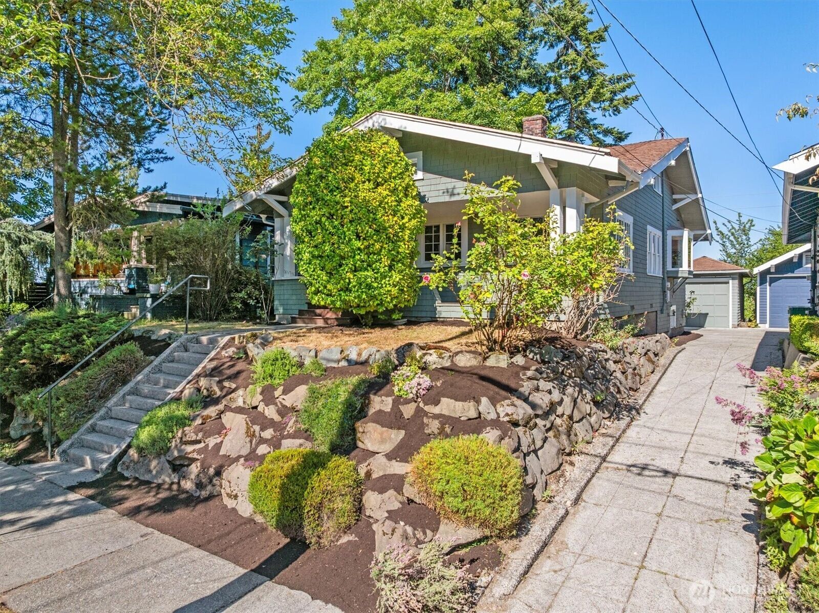 Property Photo:  4754  4th Avenue NE  WA 98105 