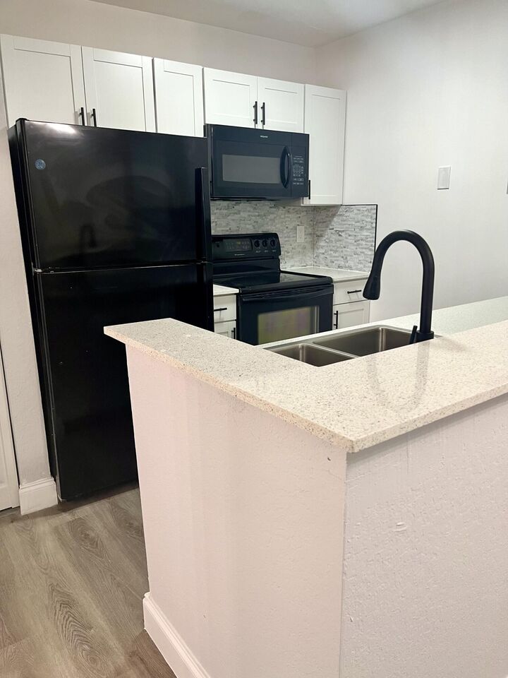 Property Photo: 2820 N Oakland Forest Drive 203 FL 33309