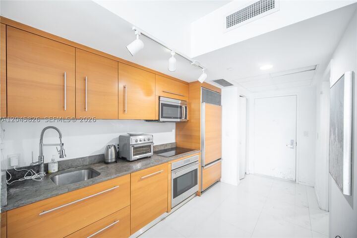 Property Photo:  475 Brickell Ave 2010  FL 33131 