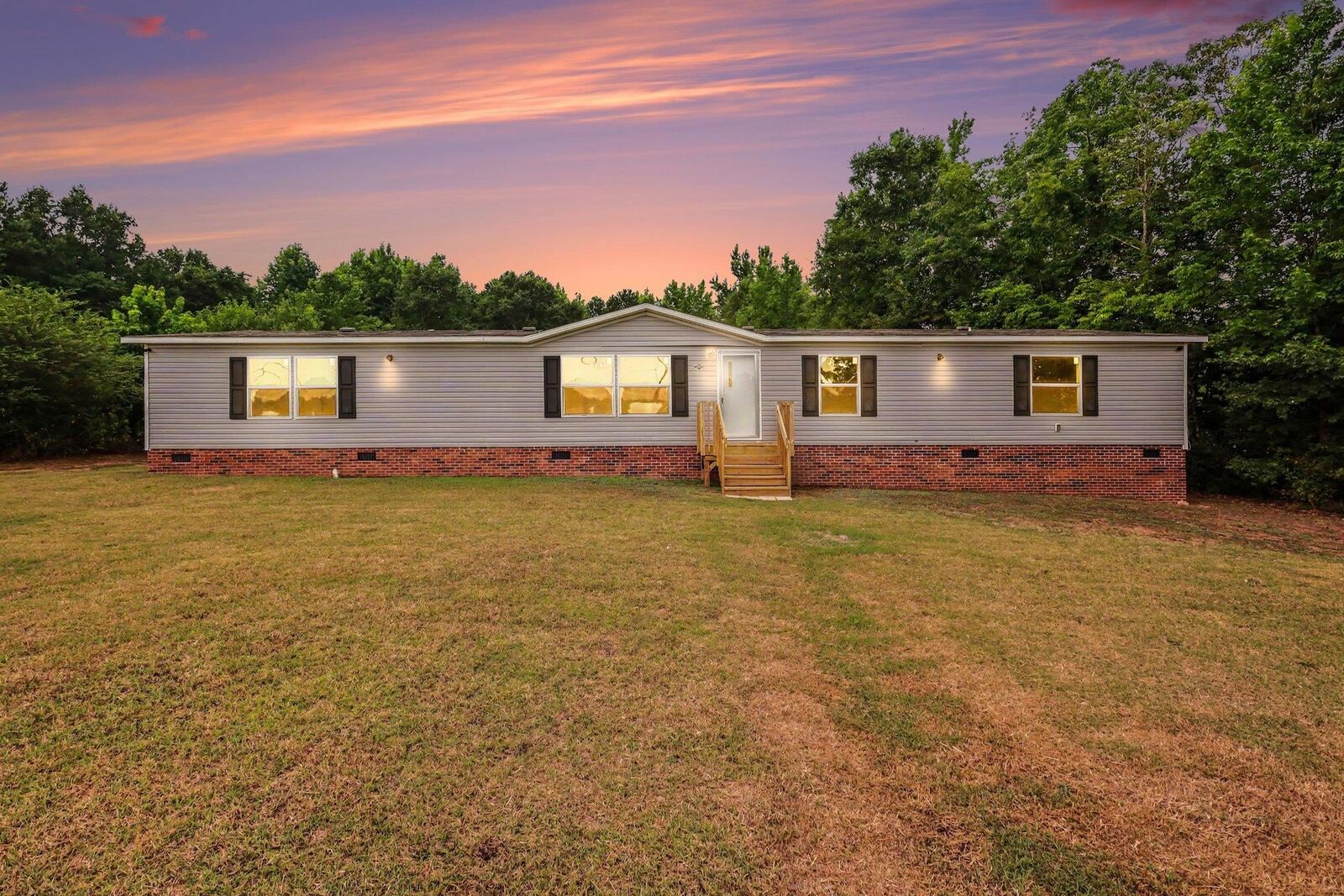 Property Photo:  205 Dillon Street  SC 29323 