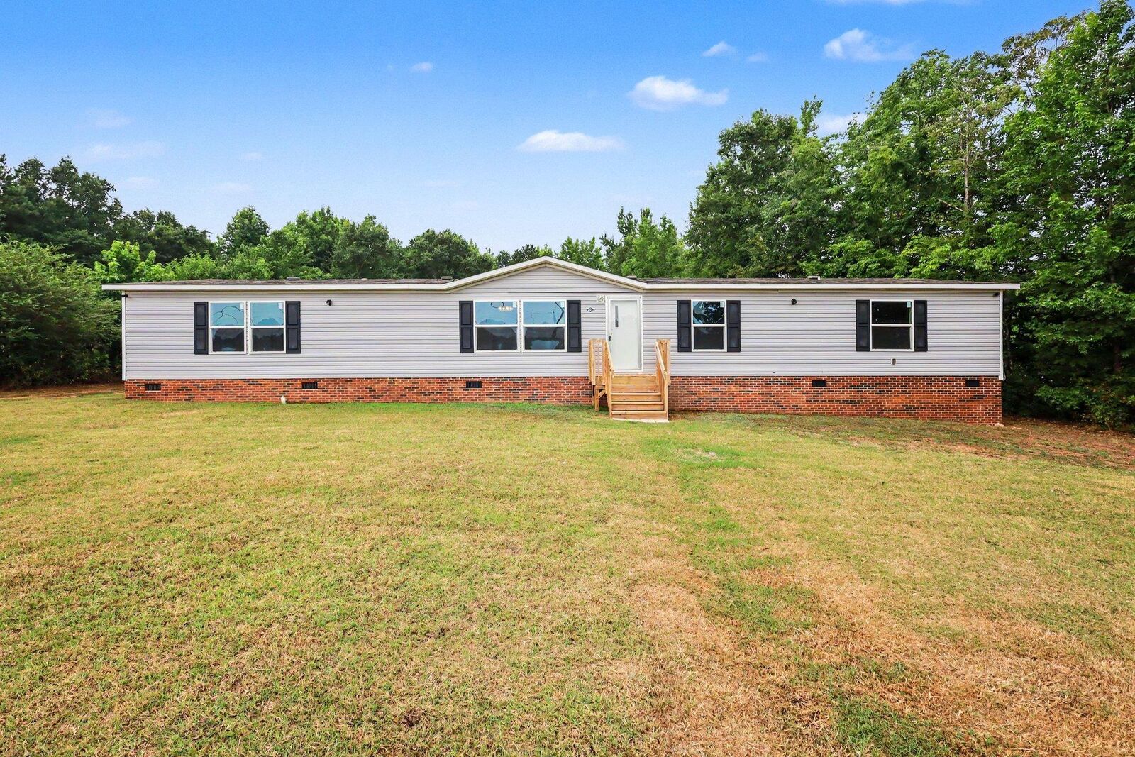 Property Photo: 205 Dillon Street SC 29323