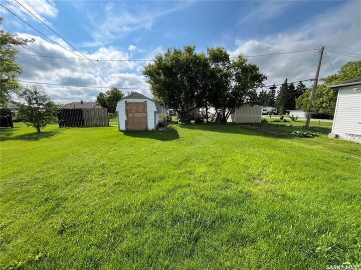 Property Photo: 218 Barrows Street SK S0G 3K0