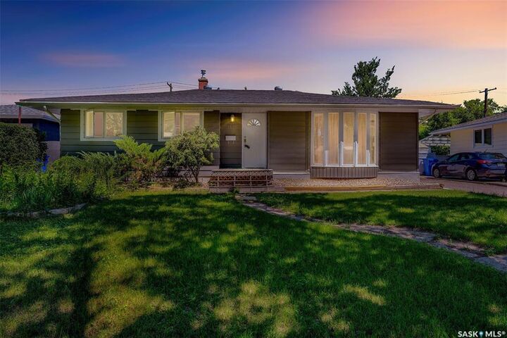 1830 Cowan Crescent — photo 1