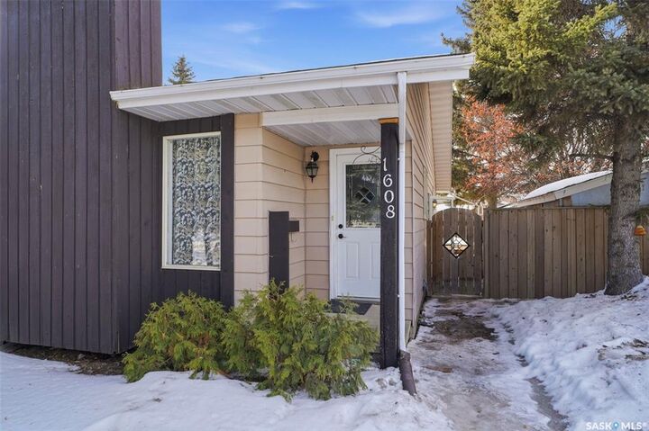 1608 Vickies Avenue — photo 1