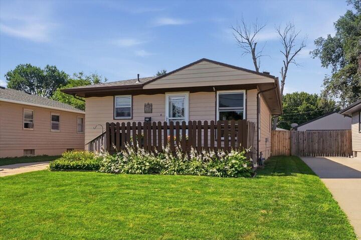 Property Photo:  2117 Avenue L  IA 51501 