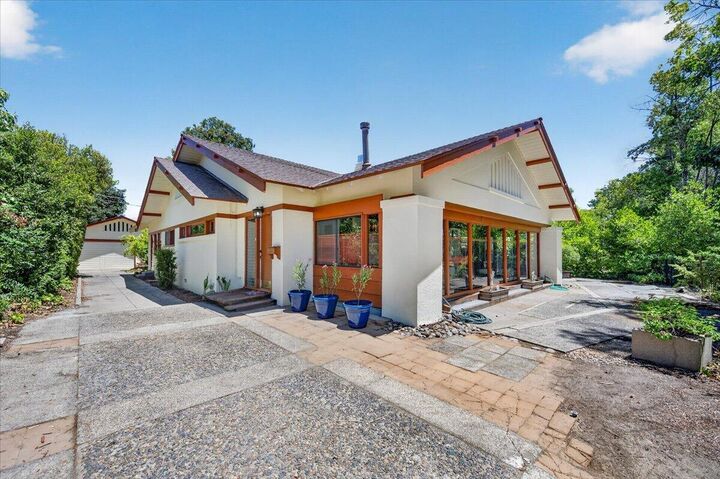 Property Photo:  641 E Yale Avenue  CA 93704 
