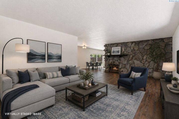Property Photo: 827 W 25th Ave WA 99337-4248